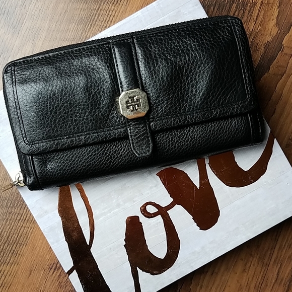 Tory Burch Handbags - 💕 Tory Burch Pebbled Black Leather Wallet